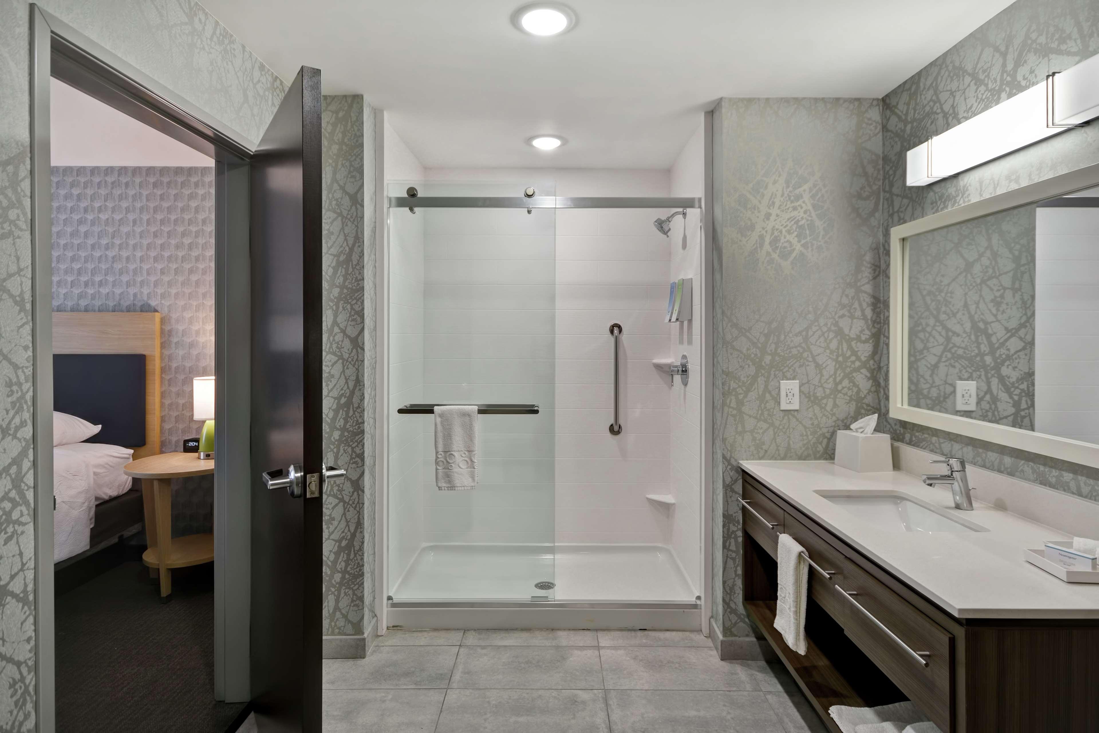 Home2 Suites By Hilton Grand Rapids North Walker Extérieur photo