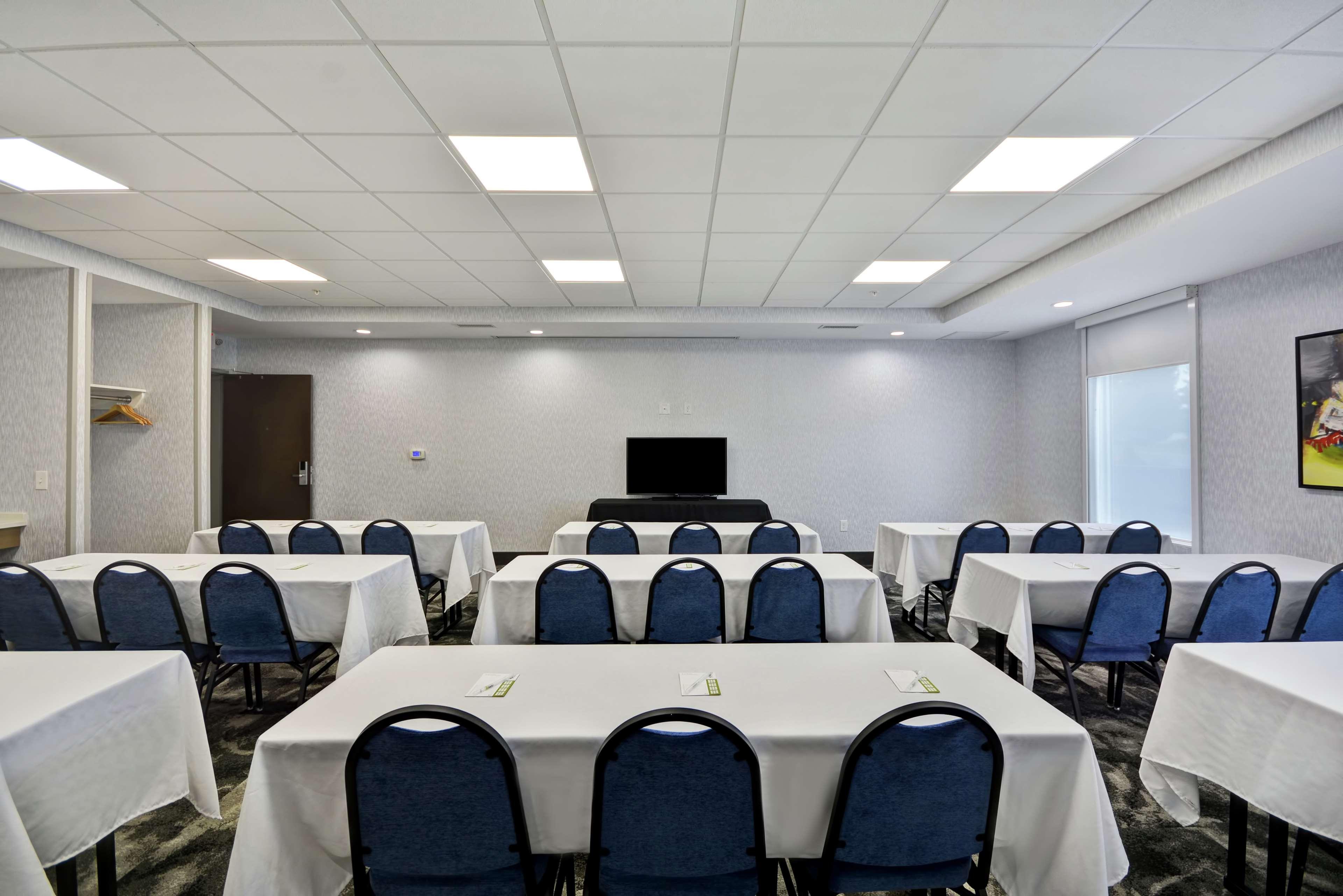 Home2 Suites By Hilton Grand Rapids North Walker Extérieur photo