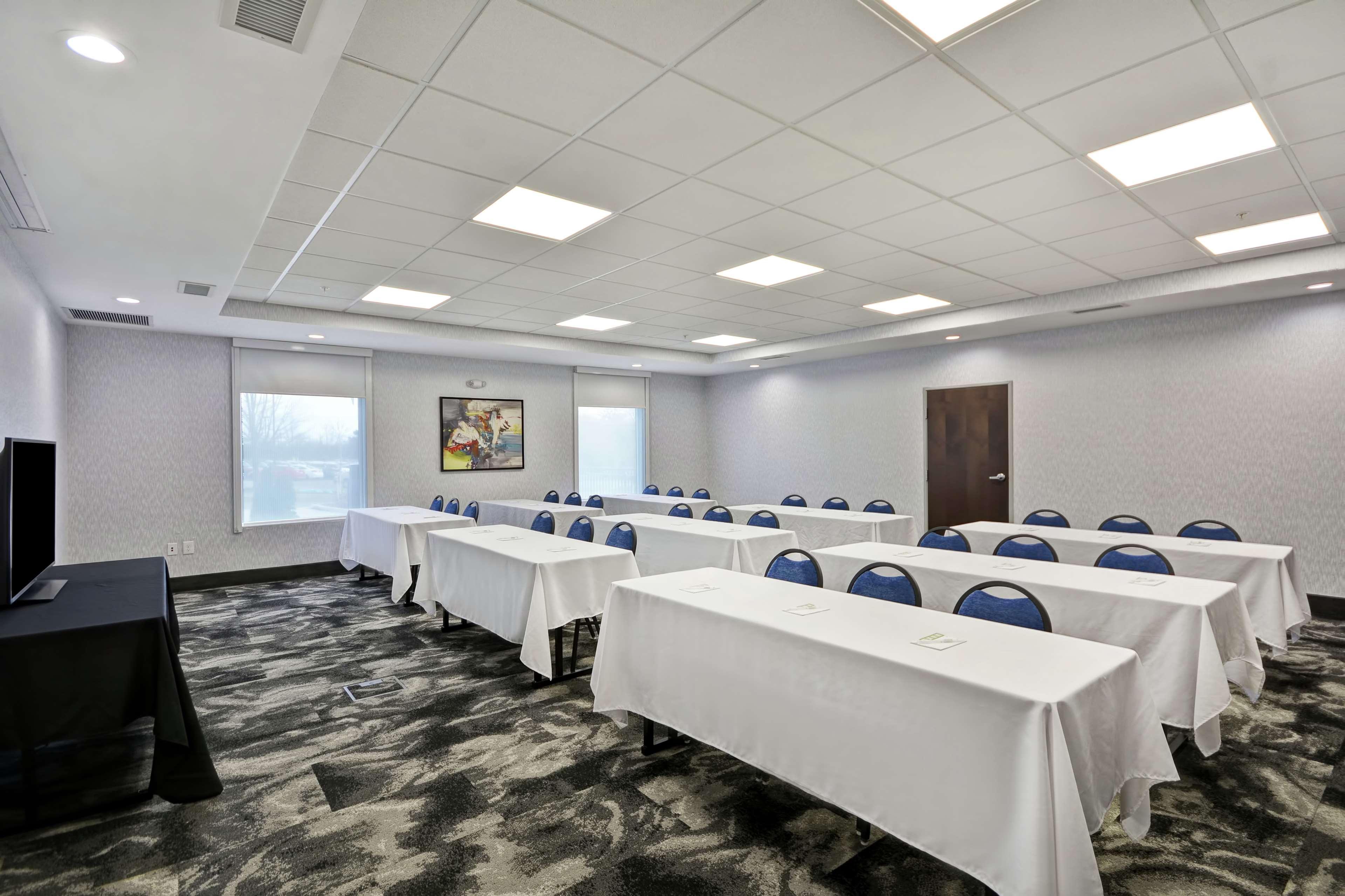 Home2 Suites By Hilton Grand Rapids North Walker Extérieur photo