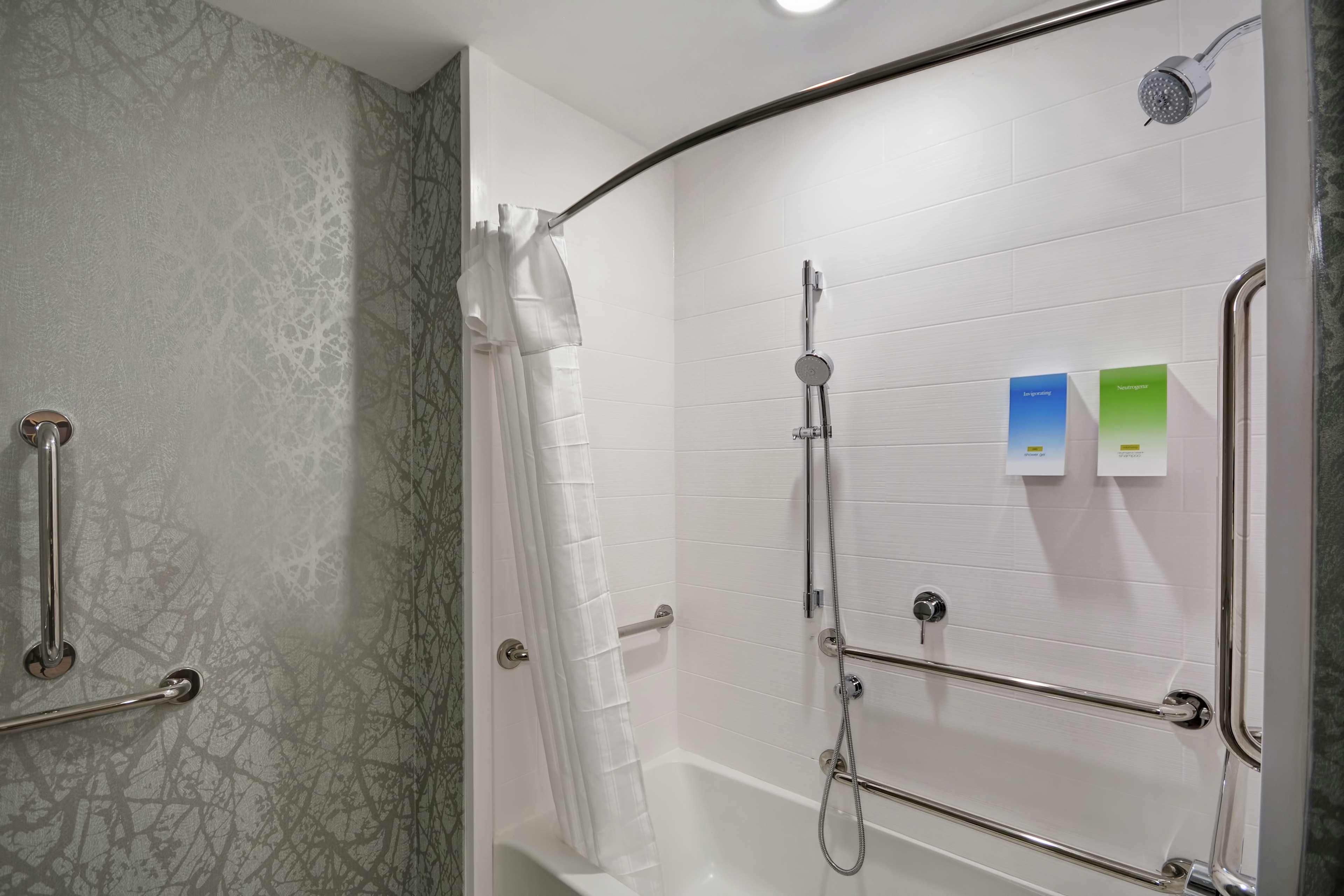 Home2 Suites By Hilton Grand Rapids North Walker Extérieur photo