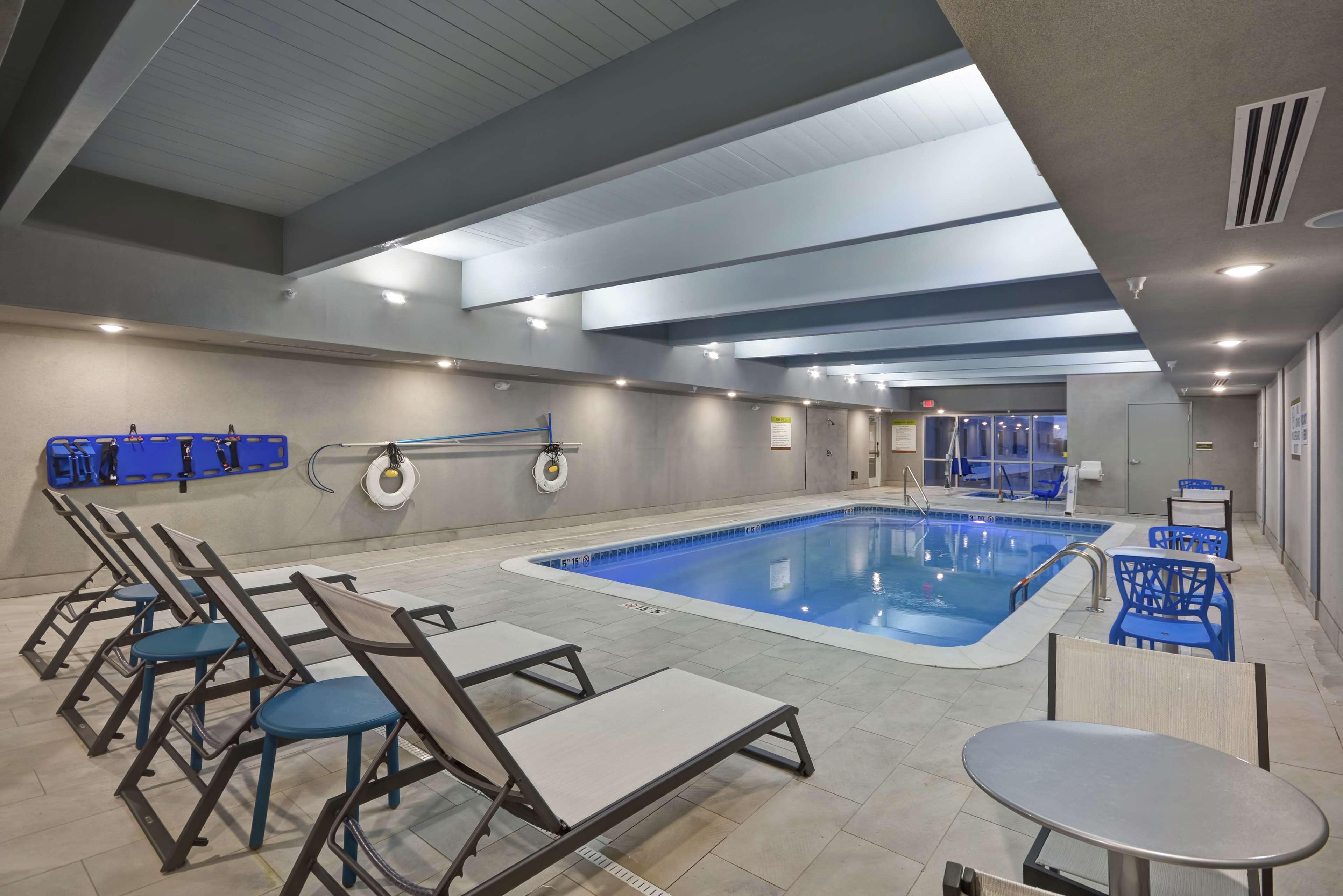 Home2 Suites By Hilton Grand Rapids North Walker Extérieur photo