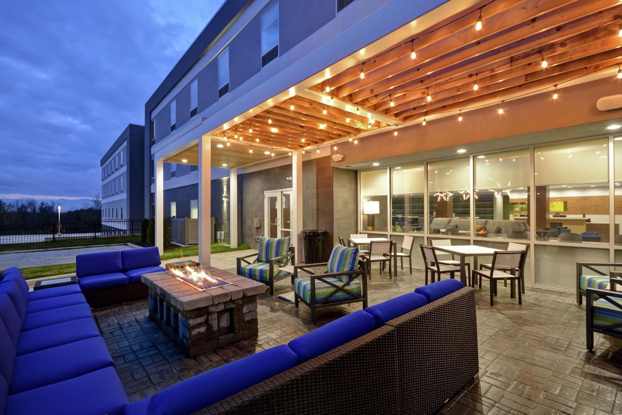 Home2 Suites By Hilton Grand Rapids North Walker Extérieur photo