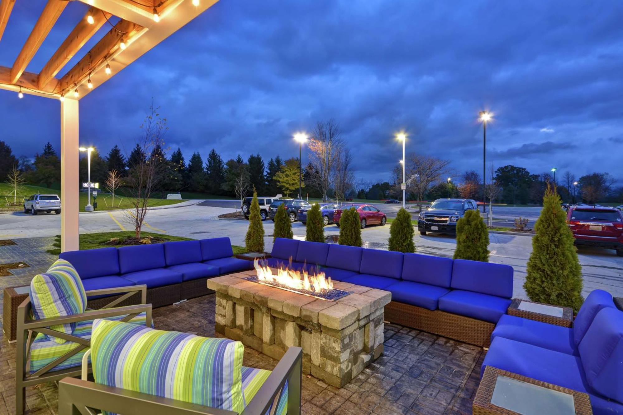 Home2 Suites By Hilton Grand Rapids North Walker Extérieur photo