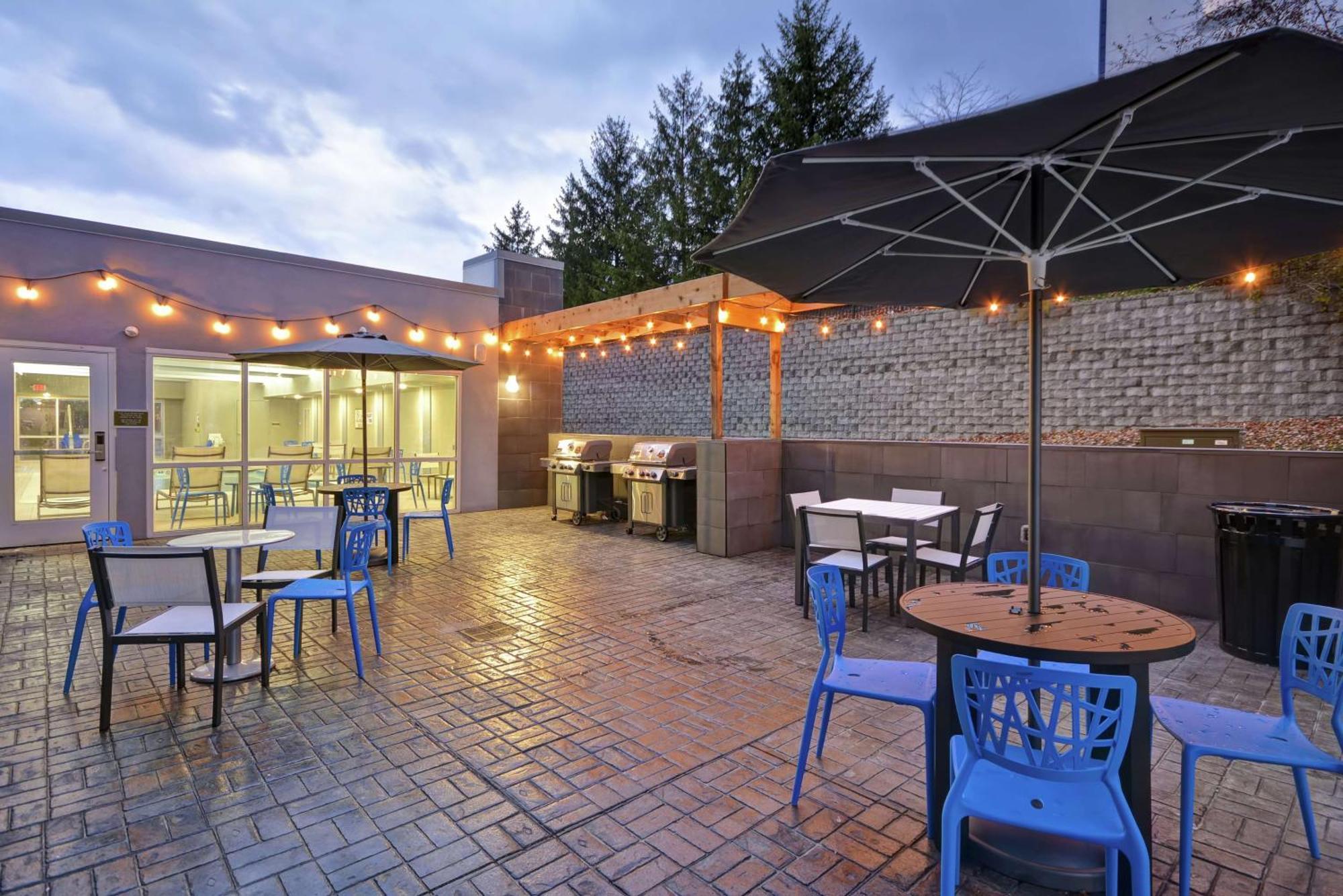 Home2 Suites By Hilton Grand Rapids North Walker Extérieur photo