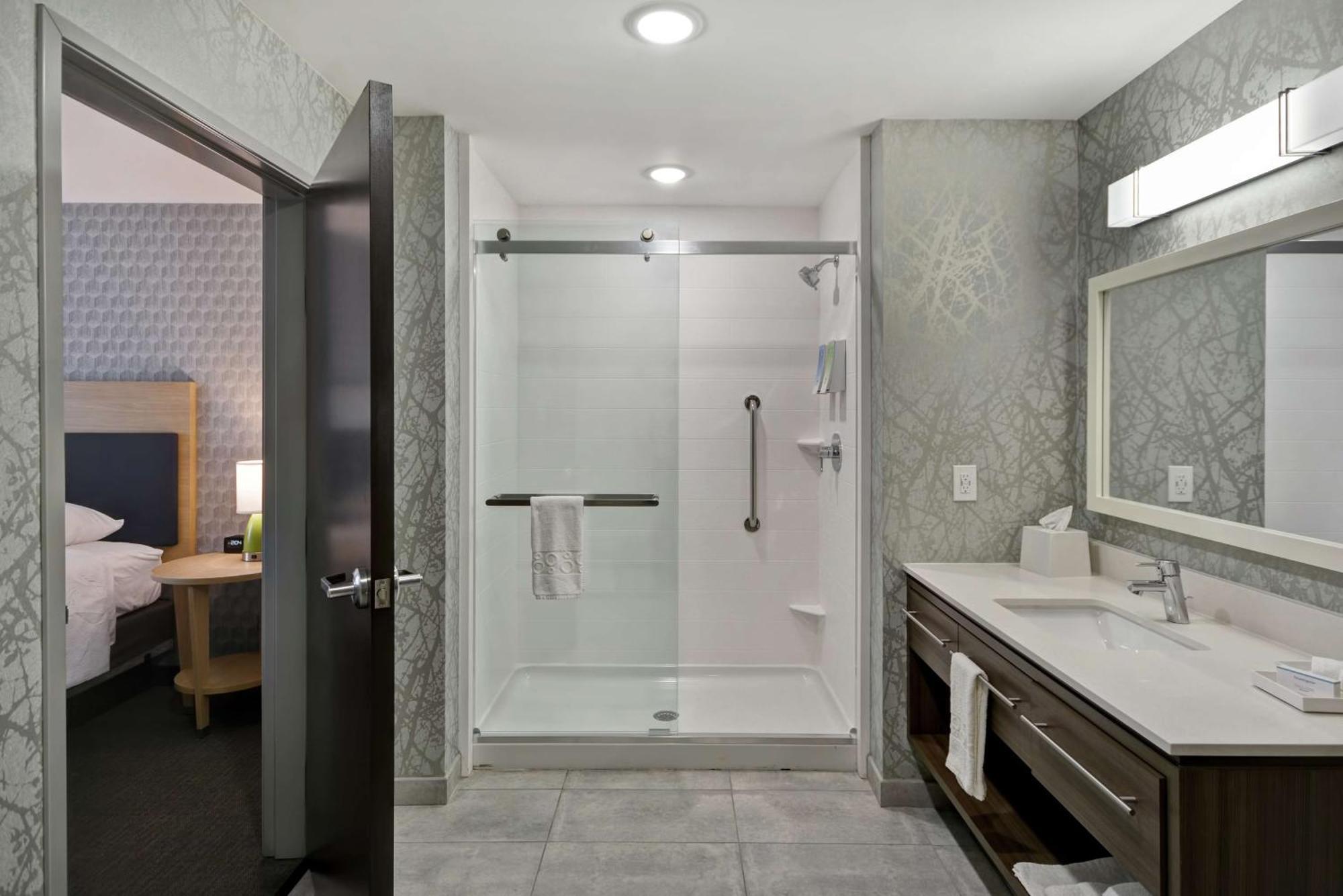 Home2 Suites By Hilton Grand Rapids North Walker Extérieur photo