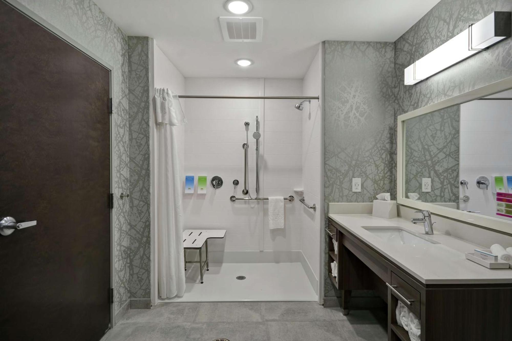 Home2 Suites By Hilton Grand Rapids North Walker Extérieur photo